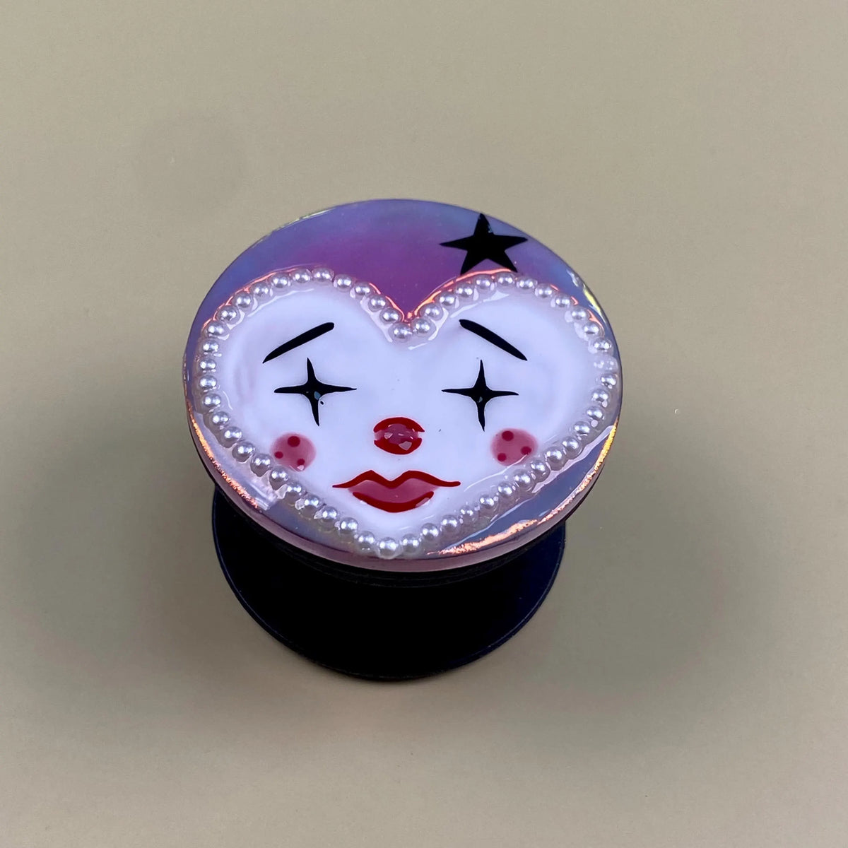 Cute Clown Heart Phone Grip – Handmade Resin Phone Grip Stand, Collapsible Phone Holder, Kawaii Clown Face, Pearl Heart, Pink Aesthetic Gift